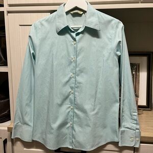Eddie Bauer Women’s Wrinkle-free Buttondown Shirt - size S (4-6)